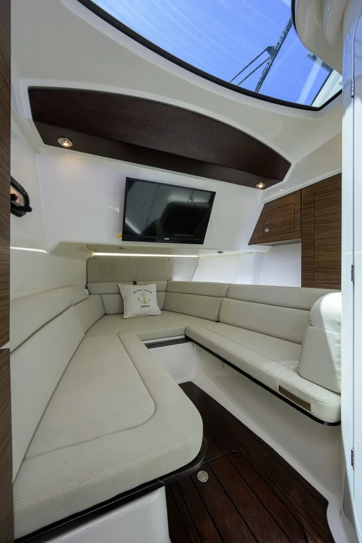 Slide: The Image of Boston Whaler 350 Realm 2020 - 7405524