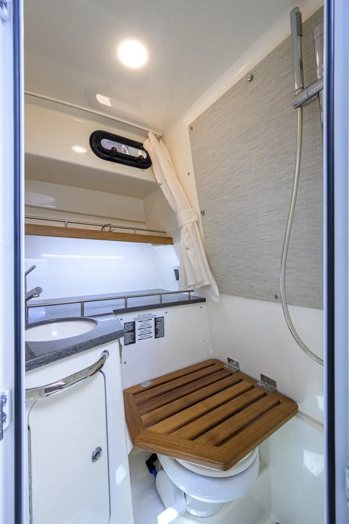 Slide: The Image of Boston Whaler 35 - DERRYN - Head 2020 Boston Whaler 350 Realm - DERRYN - 7684436