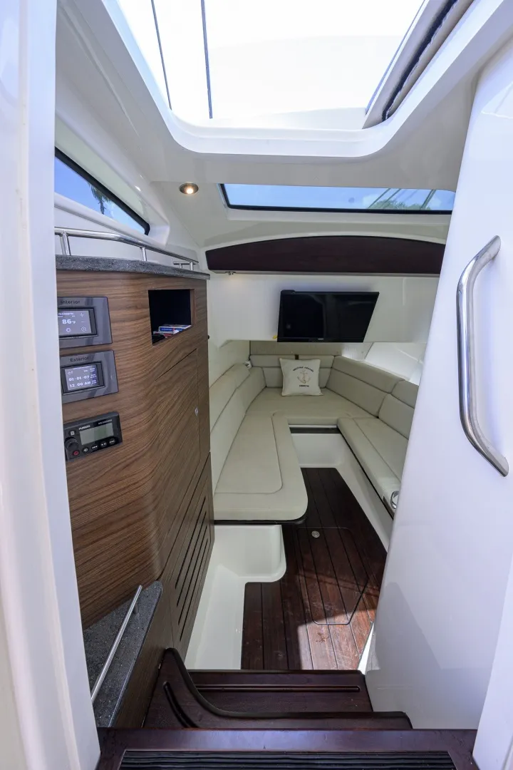 Slide: The Image of Boston Whaler 350 Realm 2020 - 7405522