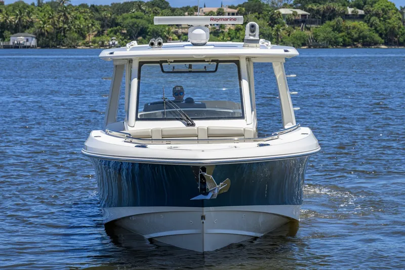 Slide: The Image of Boston Whaler 350 Realm 2020 - 7405586