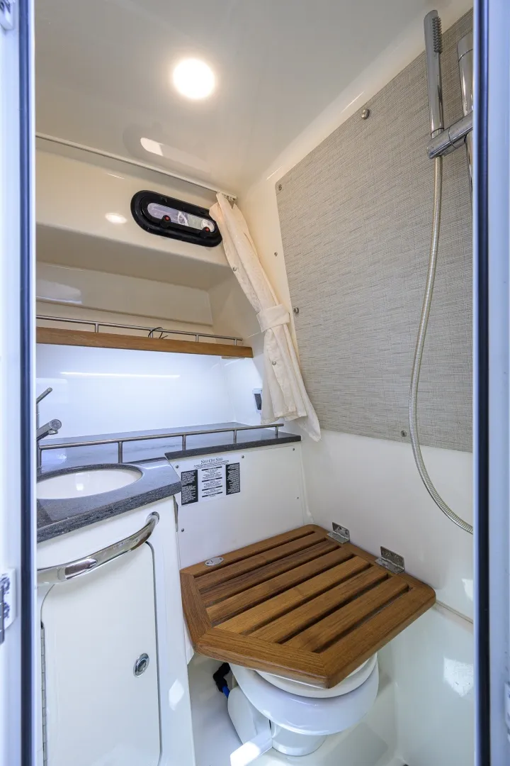 Slide: The Image of Boston Whaler 350 Realm 2020 - 7405562