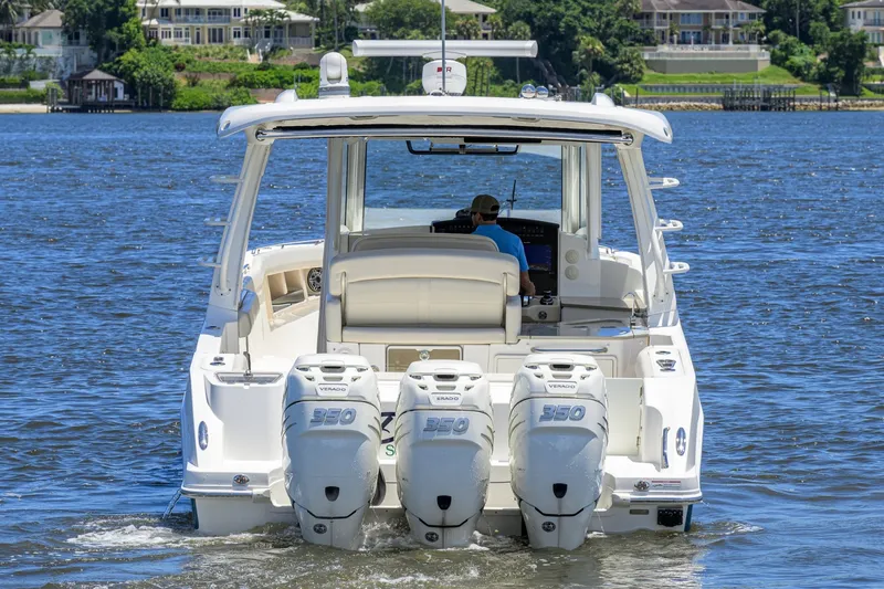 Slide: The Image of Boston Whaler 350 Realm 2020 - 7405593