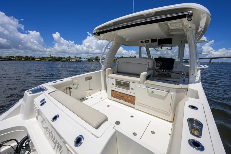 Slide: The Image of Boston Whaler 350 Realm 2020 - 7405538