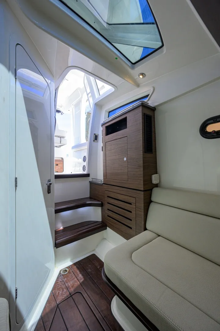 Slide: The Image of Boston Whaler 350 Realm 2020 - 7405528