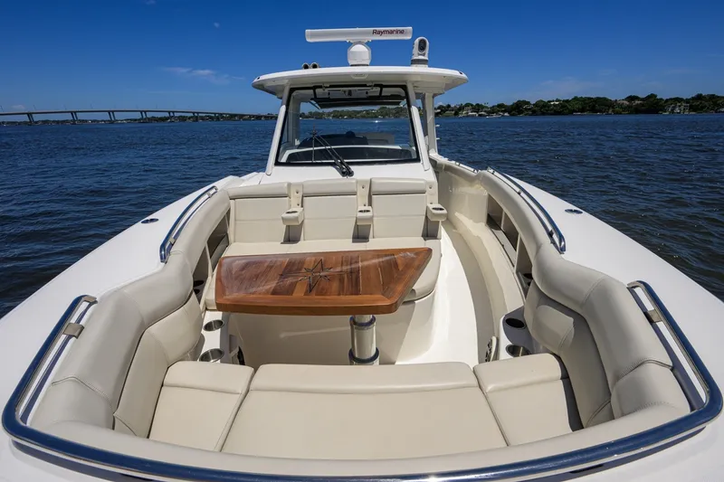 Slide: The Image of Boston Whaler 35 - DERRYN - Bow & Forward 2020 Boston Whaler 350 Realm - DERRYN - 7684414
