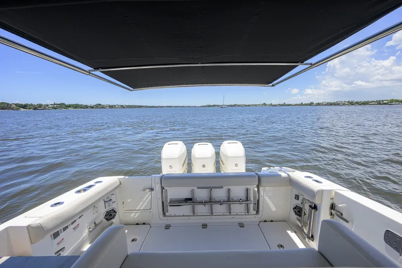Slide: The Image of Boston Whaler 350 Realm 2020 - 7405554