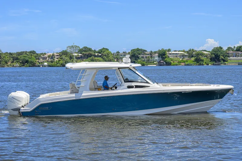 The Image of Boston Whaler 350 Realm 2020 - 7405583