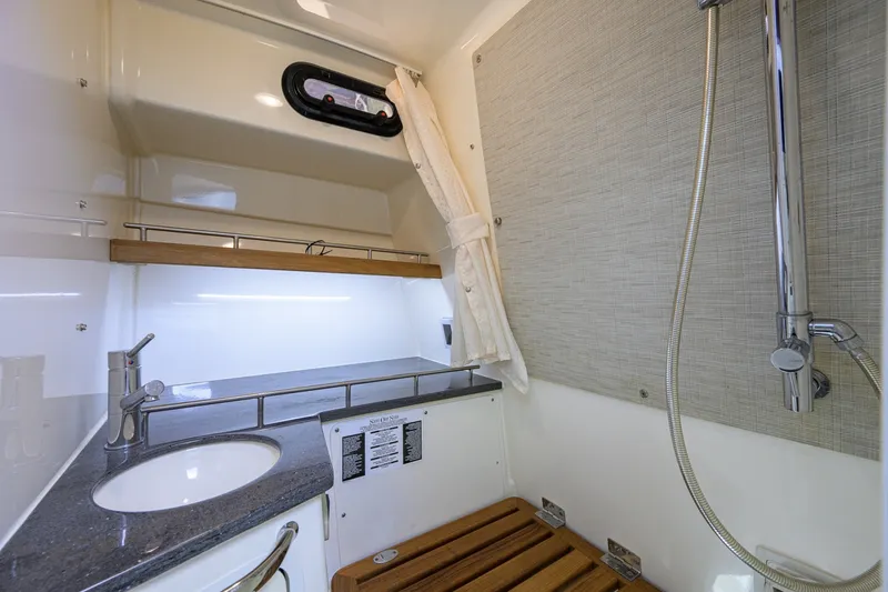 Slide: The Image of Boston Whaler 350 Realm 2020 - 7405564