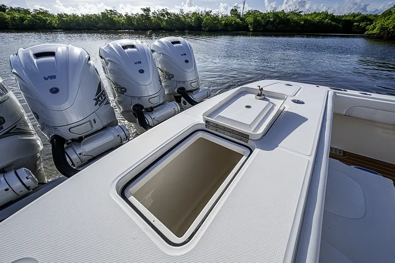 Slide: The Image of Regulator 41 BIG HIT - Transom 2020 Regulator 41 
BIG HIT - 7684138