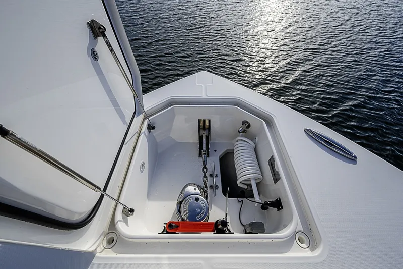 Slide: The Image of Regulator 41 BIG HIT - Bow 2020 Regulator 41 
BIG HIT - 7684112