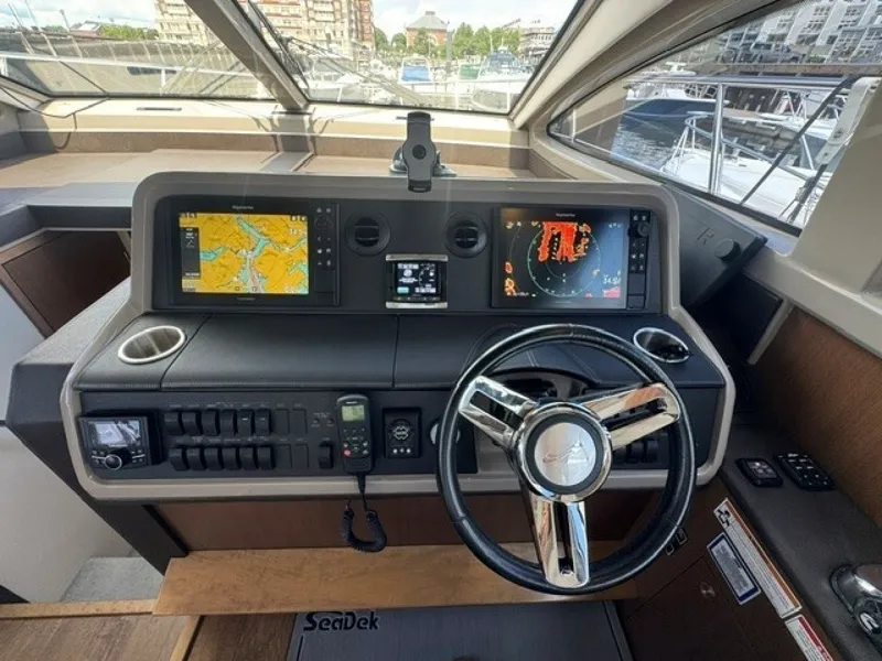 Slide: The Image of Sea Ray 400 Sundancer 2017 - 7220765