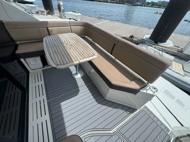 Slide: The Image of Sea Ray 400 Sundancer 2017 - 7220760