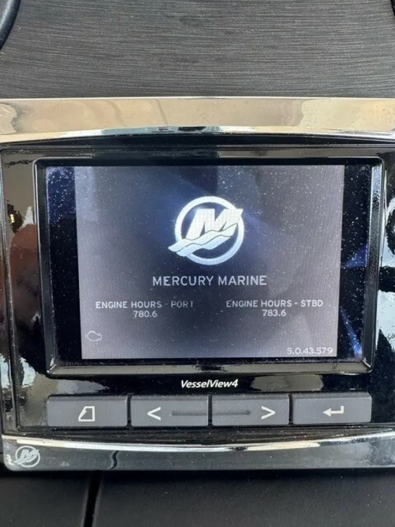 Slide: The Image of Sea Ray 400 Sundancer 2017 - 7220780