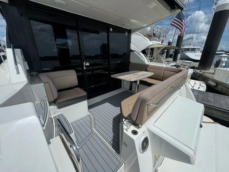 Slide: The Image of Sea Ray 400 Sundancer 2017 - 7220759