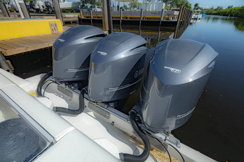 Slide: The Image of SeaVee 390Z 2016 - 7225948