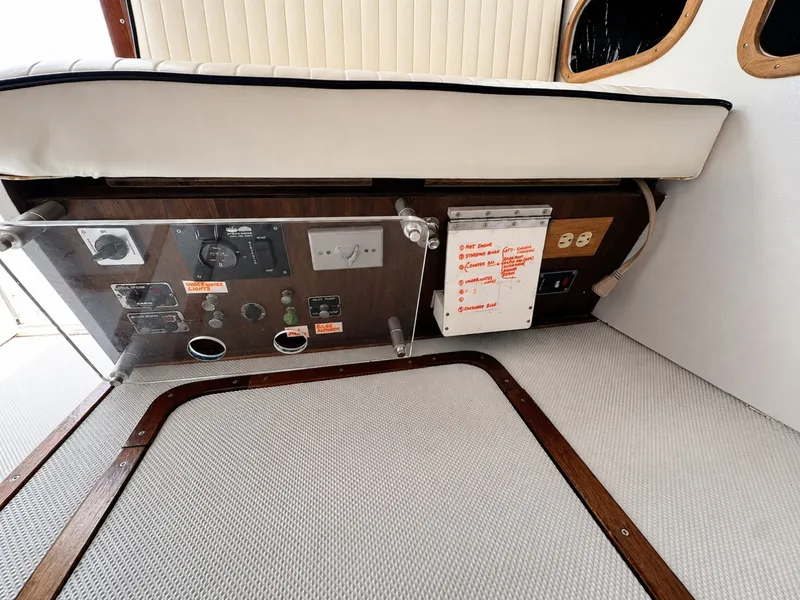 Slide: The Image of Bertram 31 Flybridge 1984 - 7385303