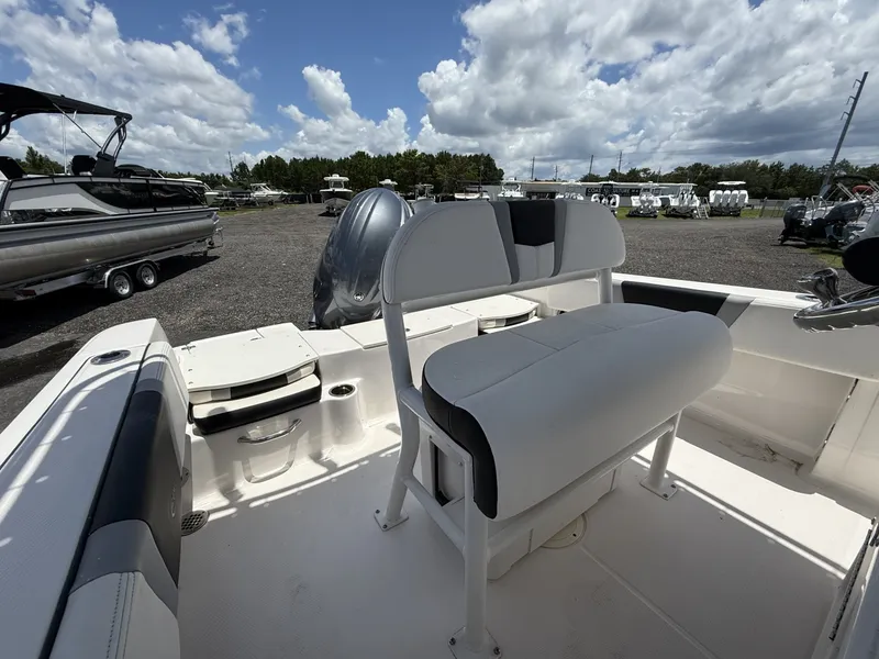 Slide: The Image of Robalo R180 2024 - 7226566