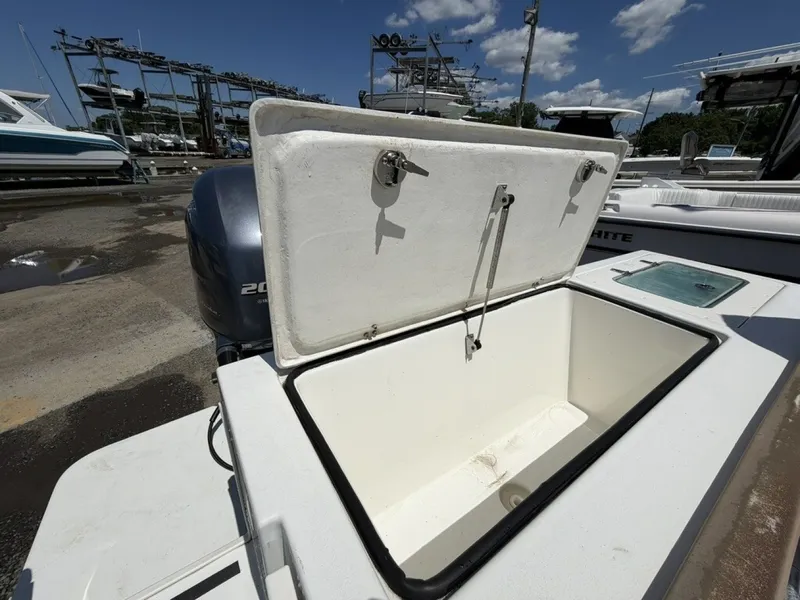Slide: The Image of Parker Marine 2520 XL Sports Cabin 2018 - 7227265