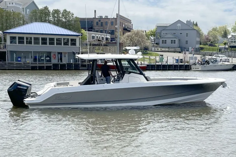 Slide: The Image of Boston Whaler 360 OUTRAGE 2025 - 7366938