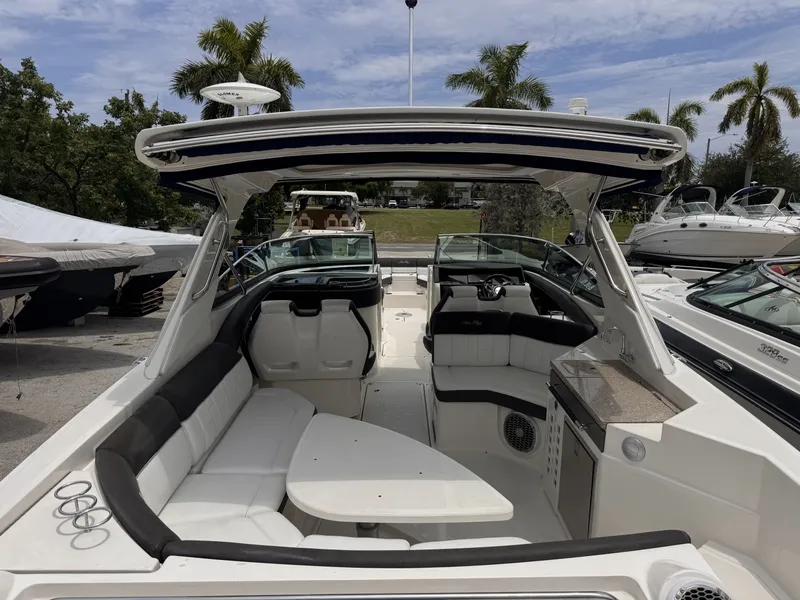 Slide: The Image of Sea Ray 350 SLX 2016 - 7227892