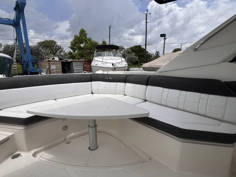 Slide: The Image of Sea Ray 350 SLX 2016 - 7227894