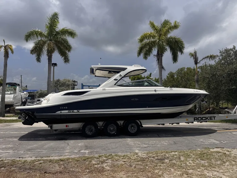 Slide: The Image of Sea Ray 350 SLX 2016 - 7227906