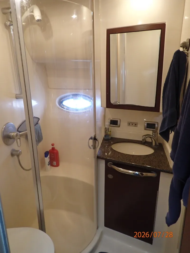 Slide: The Image of 40' Sea Ray guest stateroom head - 7228306