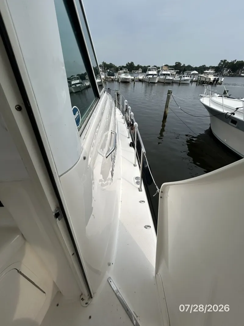 Slide: The Image of 40' Sea Ray starboard side deck1 - 7228366