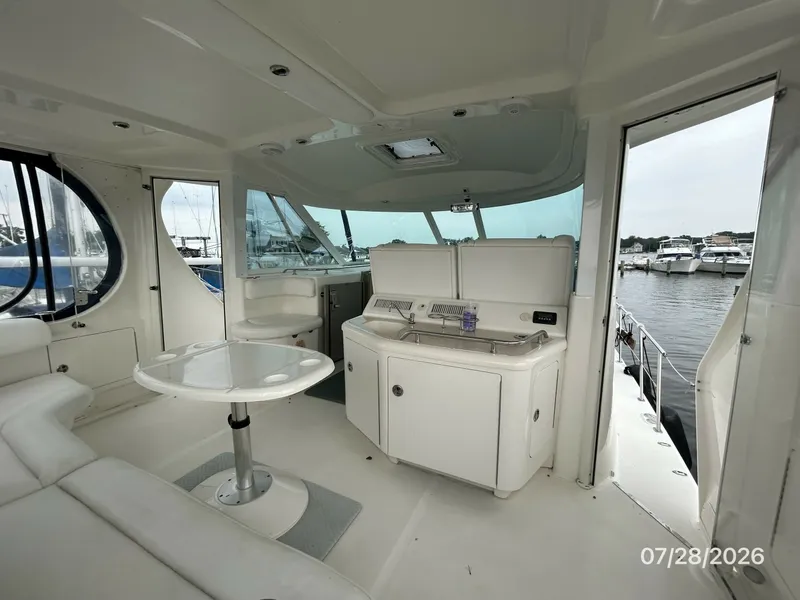 Slide: The Image of 40' Sea Ray upper deck forward - 7228368