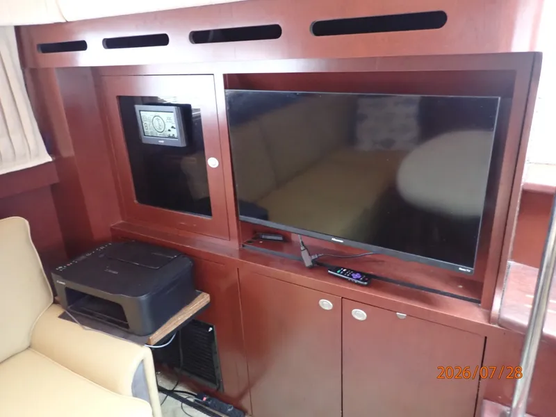 Slide: The Image of 40' Sea Ray salon starboard aft - 7228359