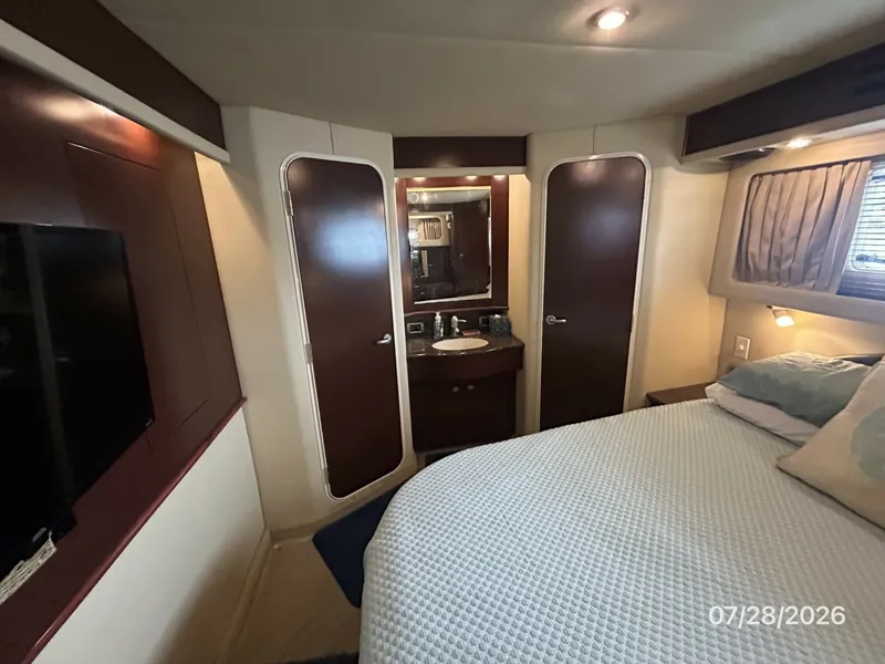 Slide: The Image of 40' Sea Ray master stateroom starboard - 7228315