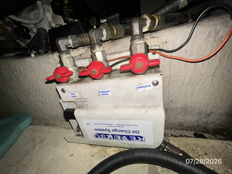 Slide: The Image of 40' Sea Ray oil change system - 7228316
