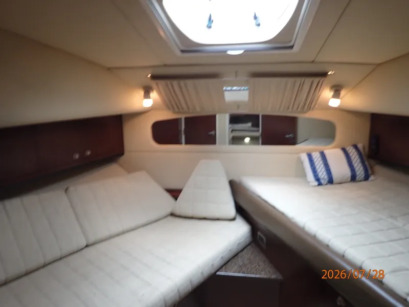 Slide: The Image of 40' Sea Ray guest stateroom - 7228303