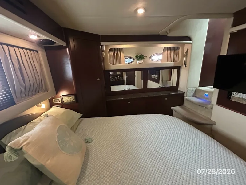 Slide: The Image of 40' Sea Ray master stateroom port - 7228313