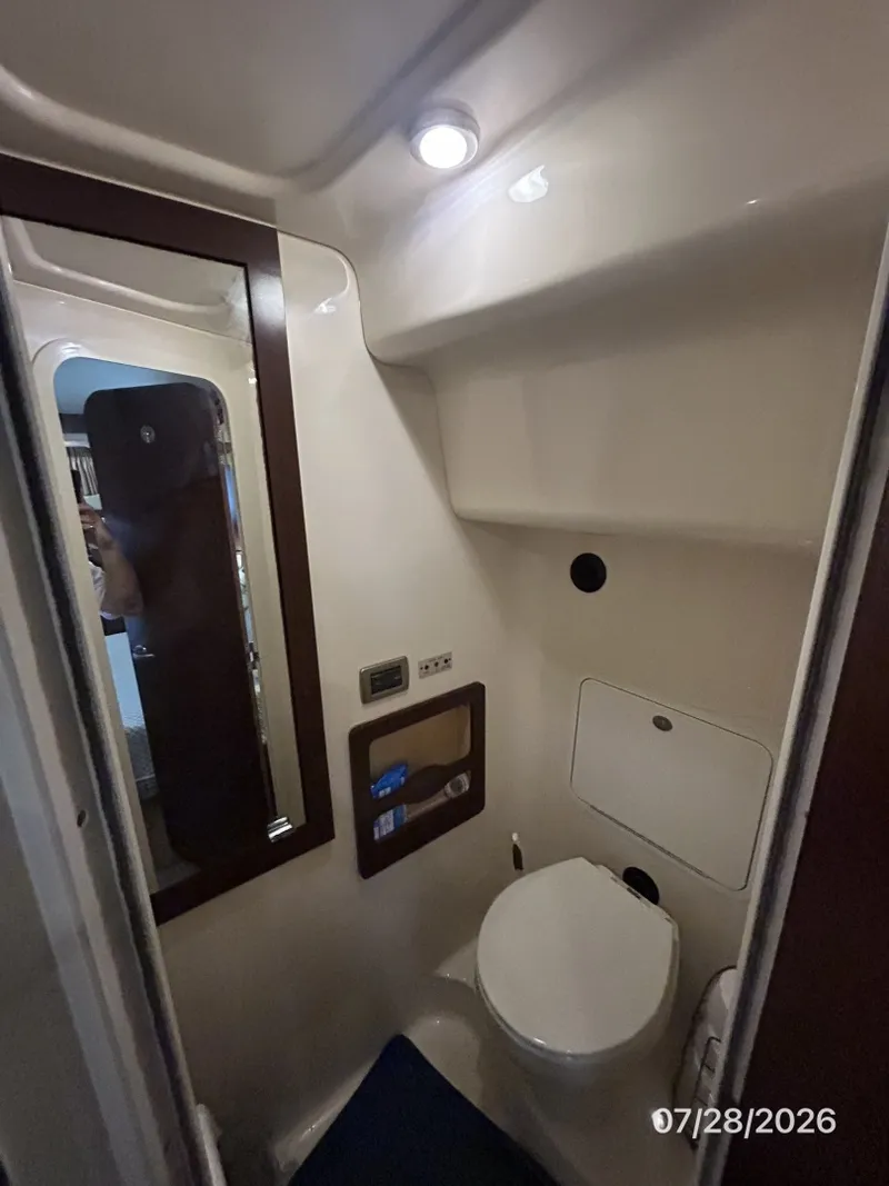 Slide: The Image of 40' Sea Ray master stateroom head - 7228311