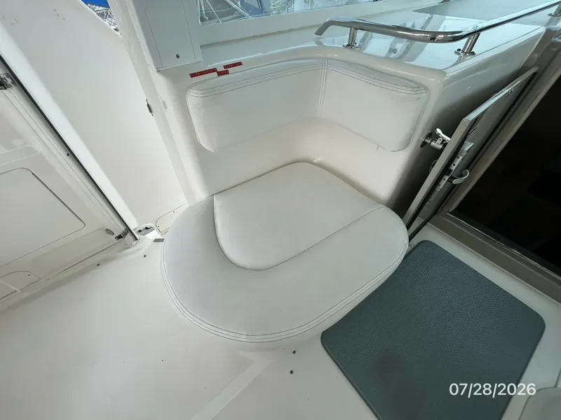 Slide: The Image of 40' Sea Ray sundeck port seating - 7228371