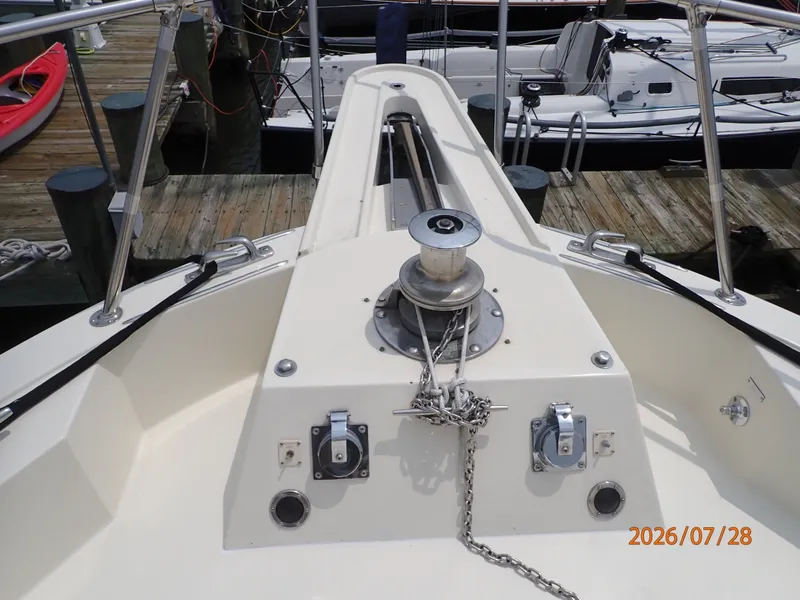 Slide: The Image of 54' Hatteras anchor windlass2 - 7288045
