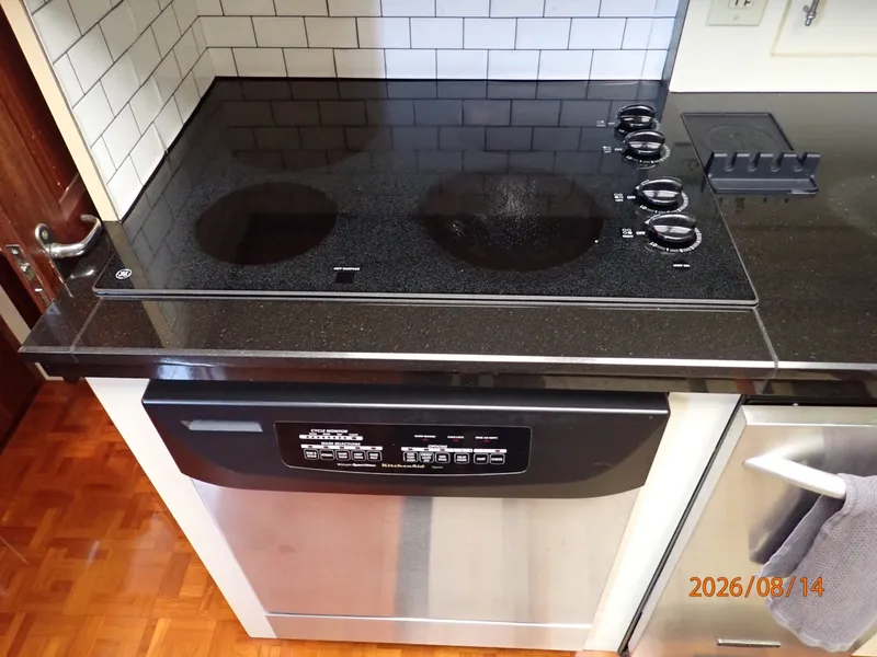 Slide: The Image of 54' Hatteras galley cooktop - 7451867