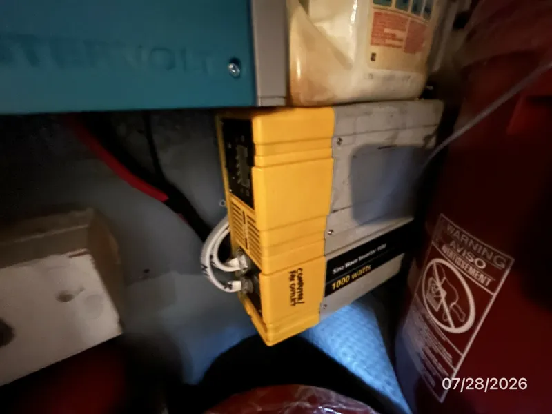 Slide: The Image of 54' Hatteras inverter - 7288077