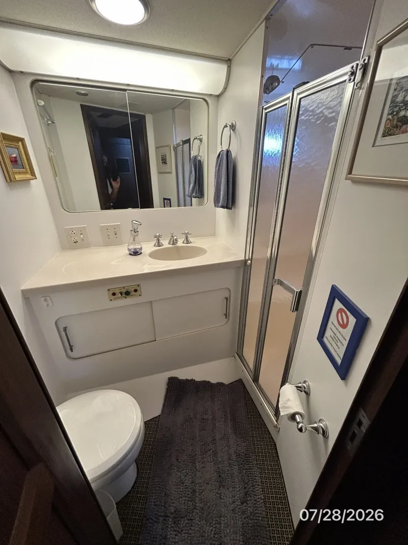 Slide: The Image of 54' Hatteras forward guest stateroom head - 7288066