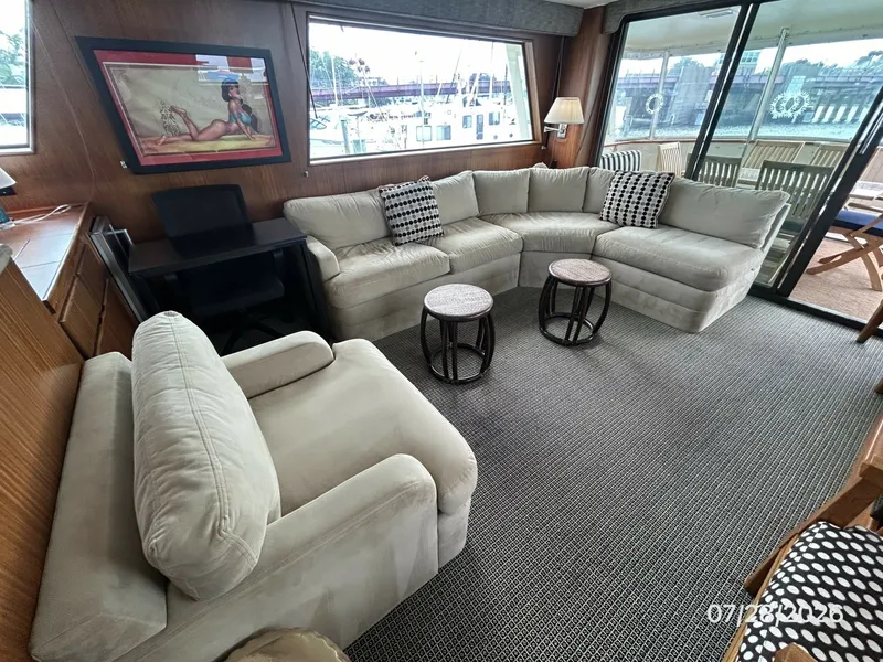 Slide: The Image of 54' Hatteras salon starboard seating - 7288148