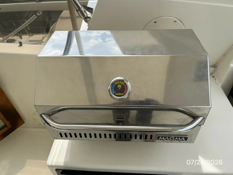 Slide: The Image of 54' Hatteras flybridge BBQ grill - 7288053