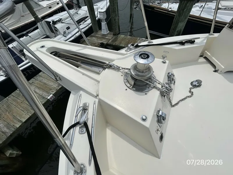 Slide: The Image of 54' Hatteras anchor windlass1 - 7288044