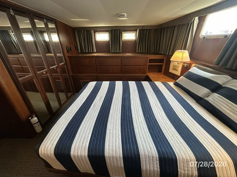 Slide: The Image of 54' Hatteras master stateroom starboard - 7288089
