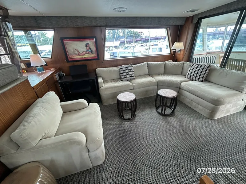 Slide: The Image of 54' Hatteras salon starboard - 7288147