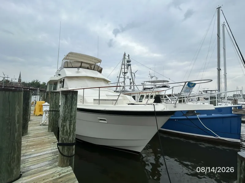 Slide: The Image of 54' Hatteras starboard forward profile - 7451874