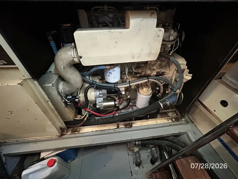 Slide: The Image of 54' Hatteras generator - 7288071