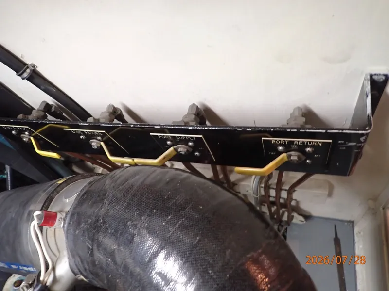 Slide: The Image of 54' Hatteras fuel manifold - 7288064