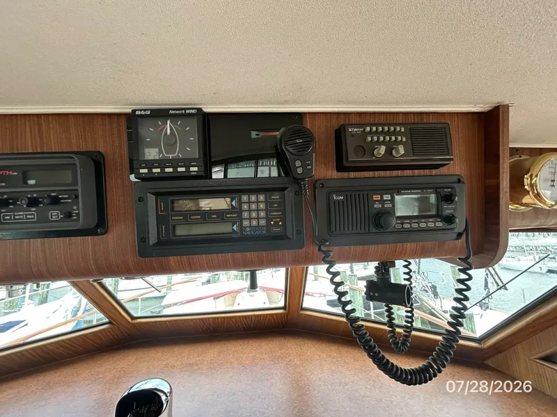 Slide: The Image of 54' Hatteras pilothouse electronics3 - 7288123