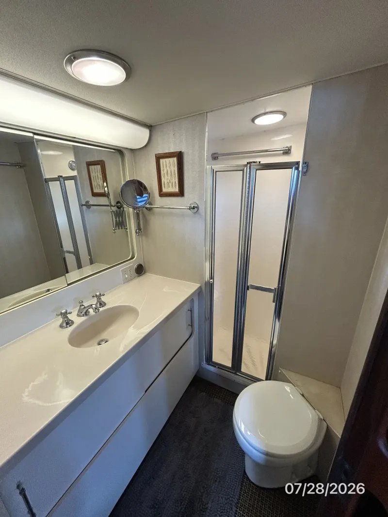 Slide: The Image of 54' Hatteras master stateroom head - 7288080